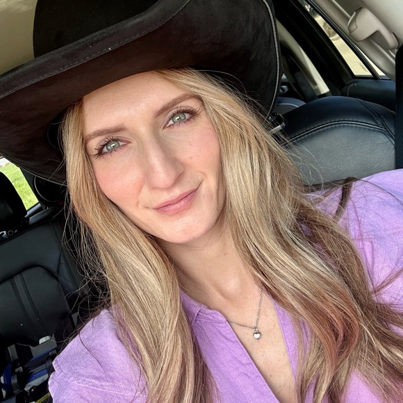 Meet your Posher, Loren - Picture 1 of 1